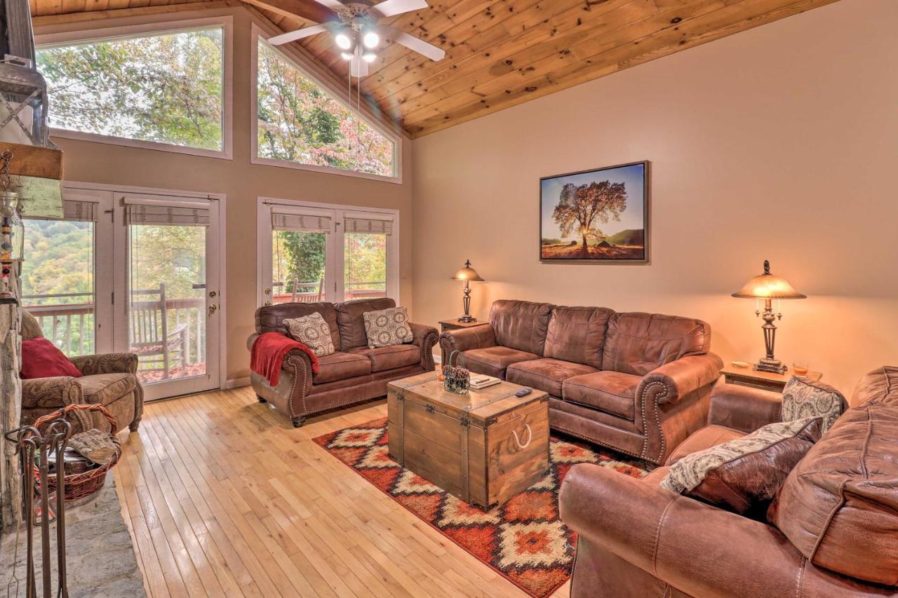 Rustic Red Cabin With Deck In Maggie Valley Club! Exterior foto